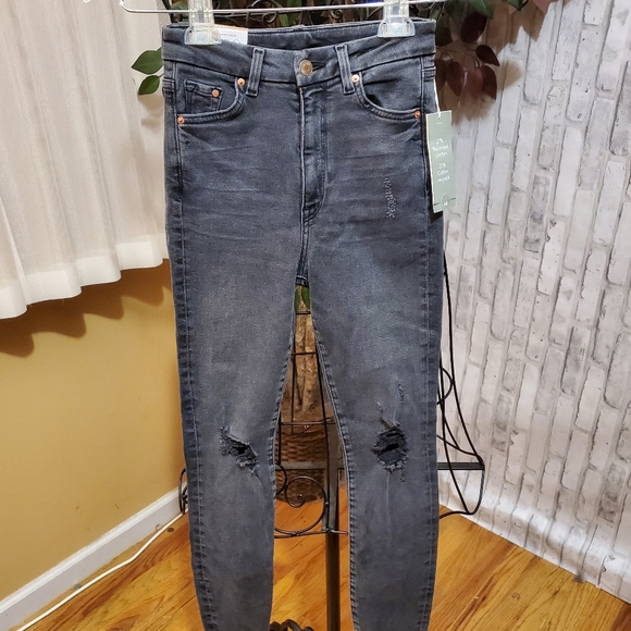 H&M Embrace High Ankle Black Skinny Jeans - Picture 2 of 11